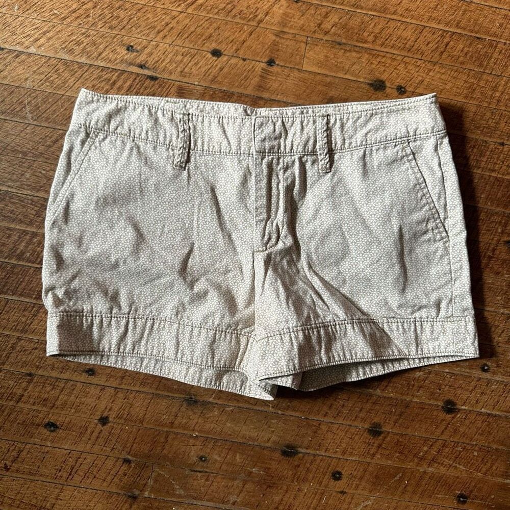 Gap tan floral flat front size 6 chino preppy vacationcore shorts